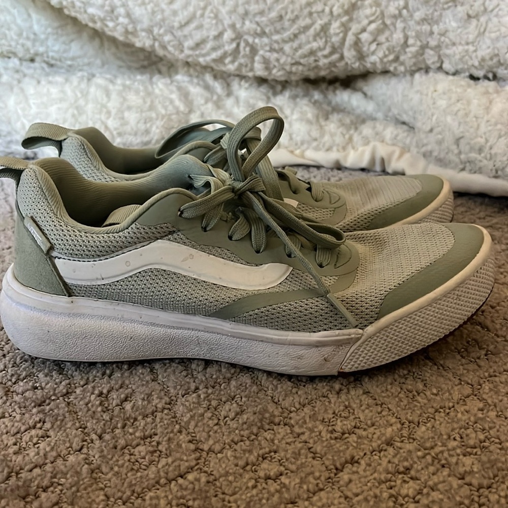 Women’s Vans gym shoes